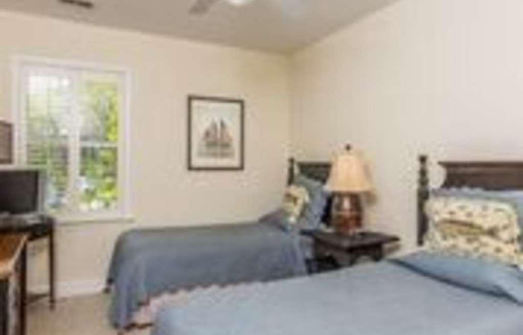 St. Simons Island Sea Gate Inn חדר תמונה
